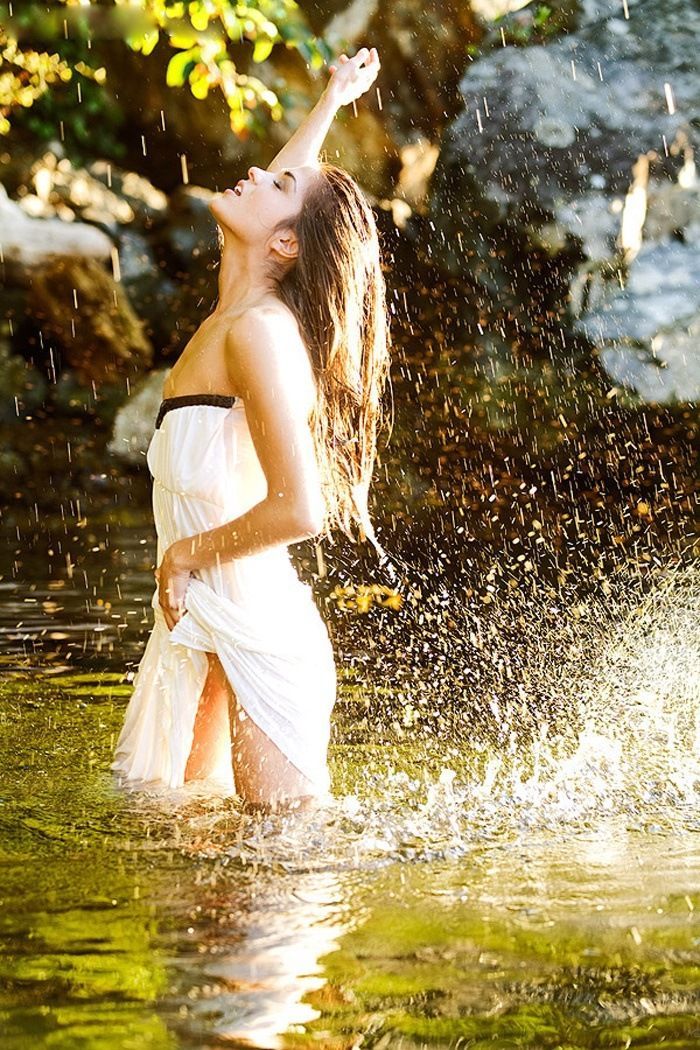 Marie Avgeropoulos in Soacha