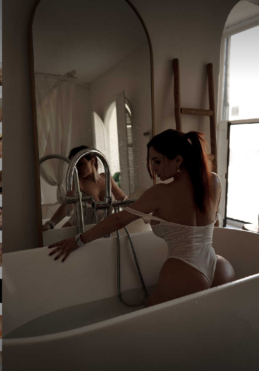 A playful frame from Miranda Faith nude — online in Soacha