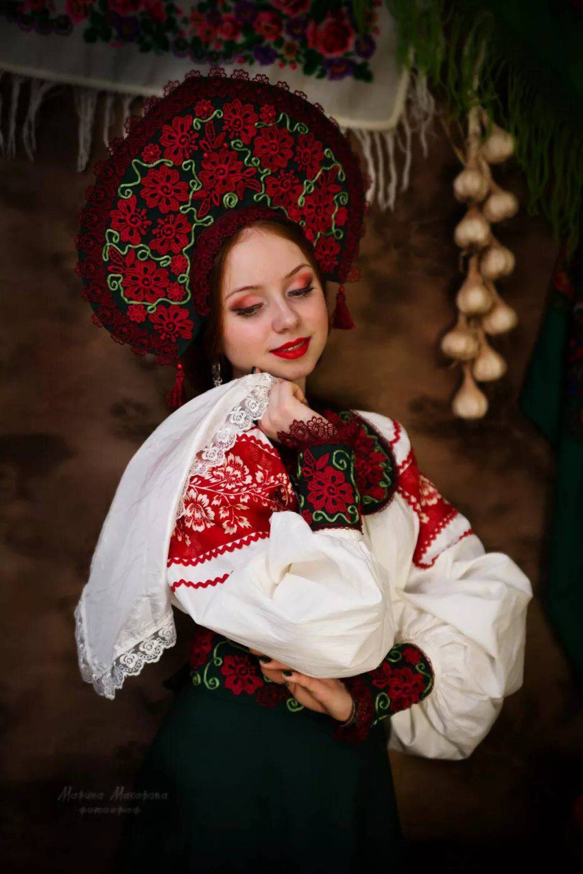 Women in Slavic costumes underwear in Soacha