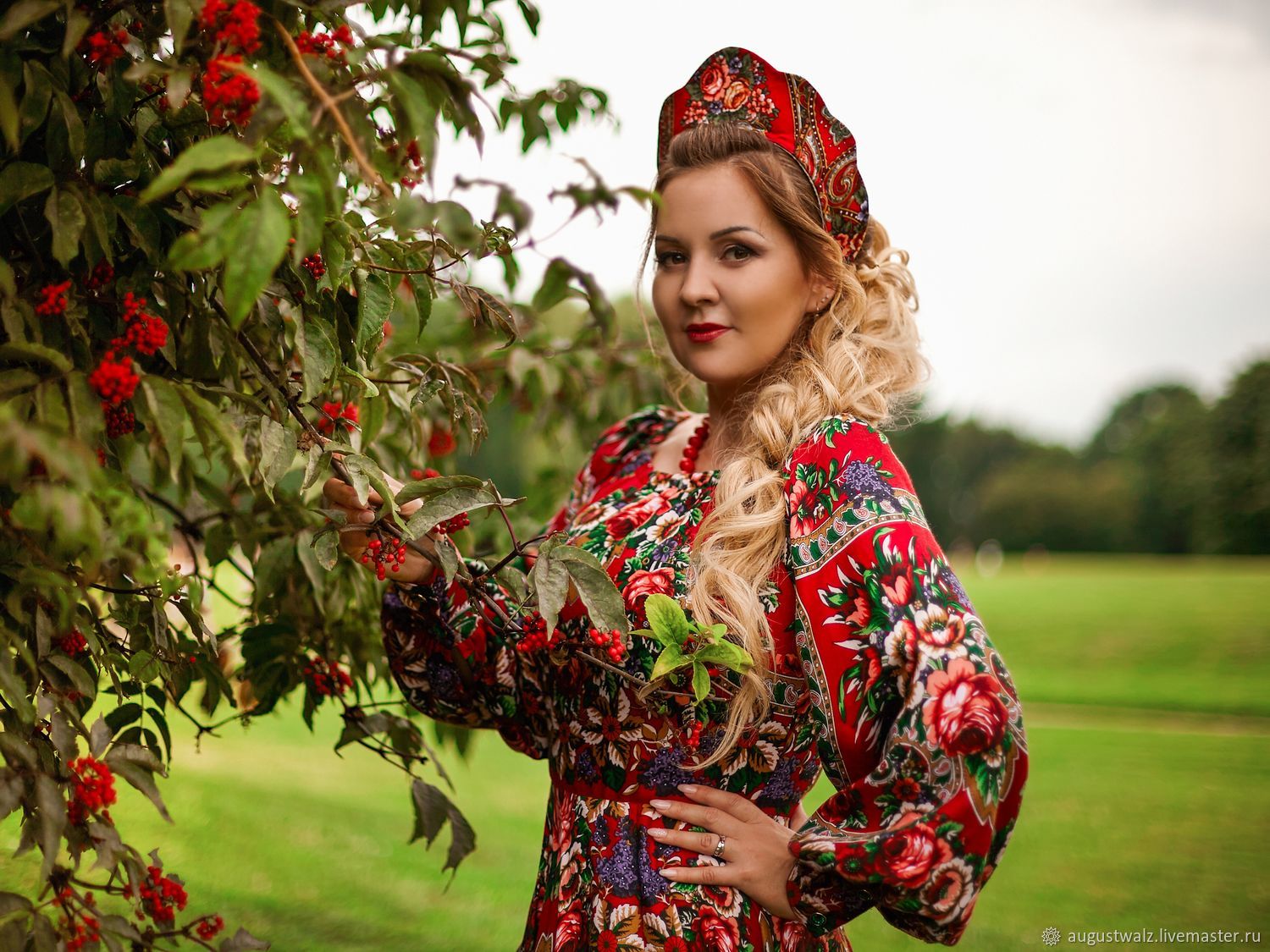 Women in Slavic costumes in Soacha