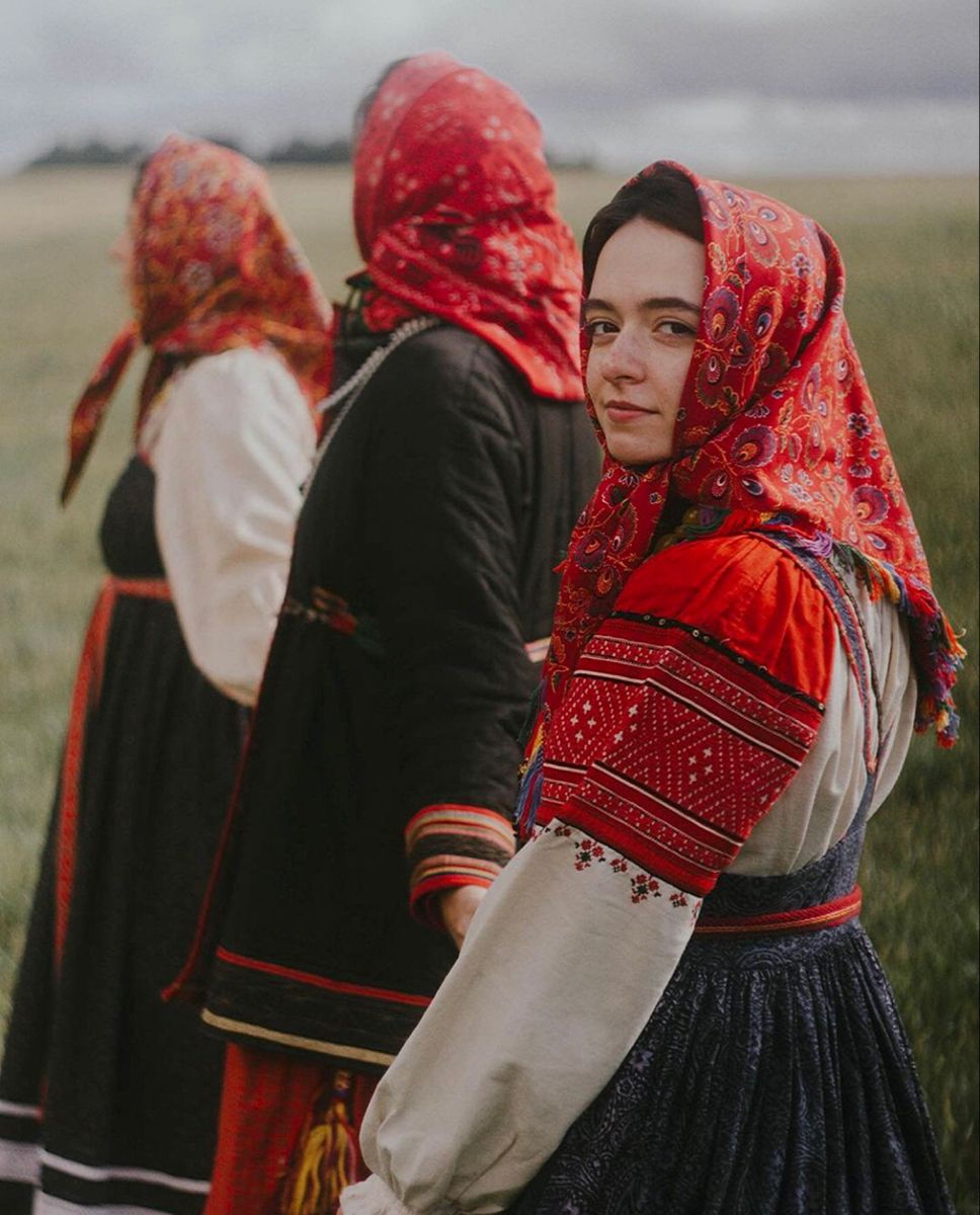 Women in Slavic costumes in Soacha
