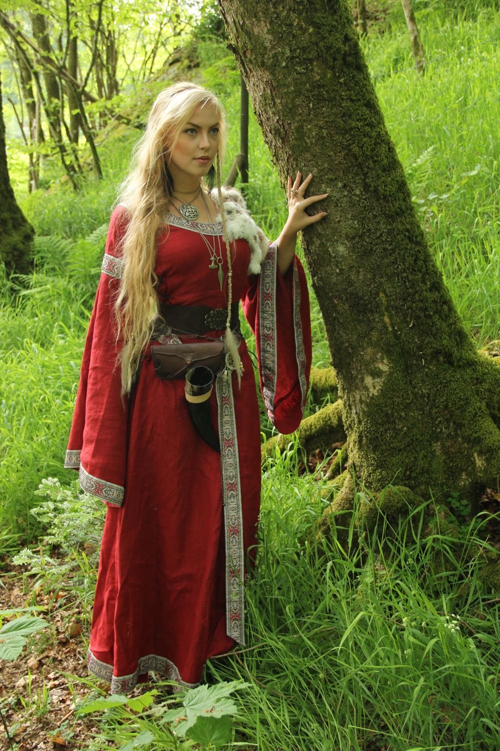 Women in Slavic costumes in Soacha