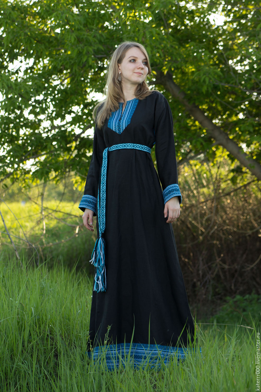 Women in Slavic costumes in Soacha